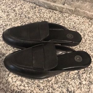 Urban Outfitters Leather Mules - Loafers